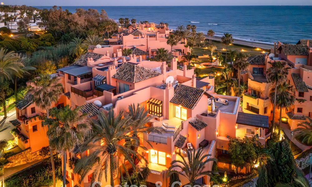 Superbe penthouse duplex à vendre dans une résidence en bord de mer à Los Monteros, Marbella Est 803200