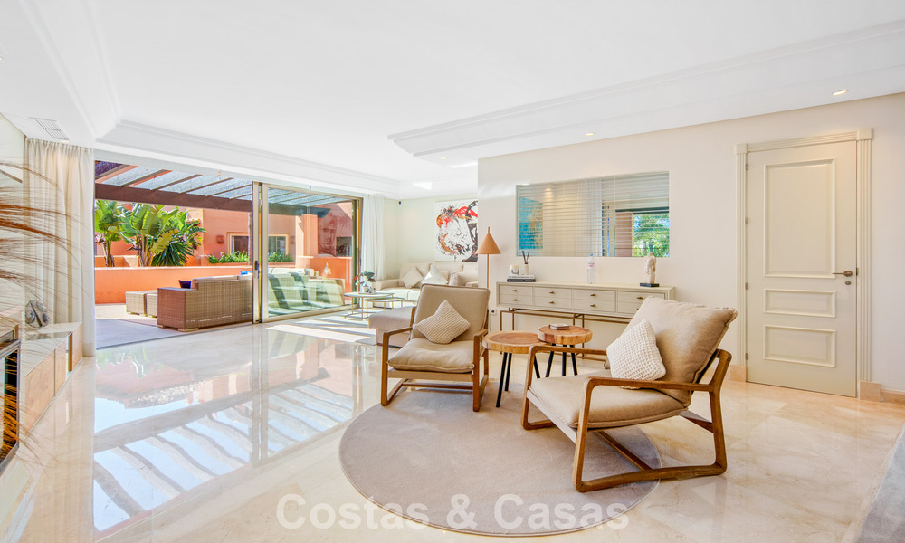 Superbe penthouse duplex à vendre dans une résidence en bord de mer à Los Monteros, Marbella Est 803203