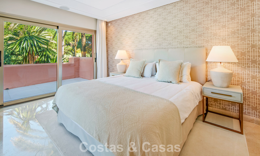 Superbe penthouse duplex à vendre dans une résidence en bord de mer à Los Monteros, Marbella Est 803207