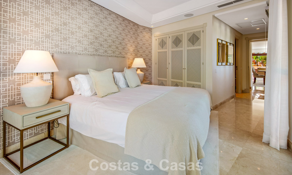 Superbe penthouse duplex à vendre dans une résidence en bord de mer à Los Monteros, Marbella Est 803208
