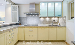 Superbe penthouse duplex à vendre dans une résidence en bord de mer à Los Monteros, Marbella Est 803216 