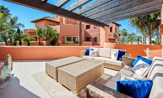 Superbe penthouse duplex à vendre dans une résidence en bord de mer à Los Monteros, Marbella Est 803217 