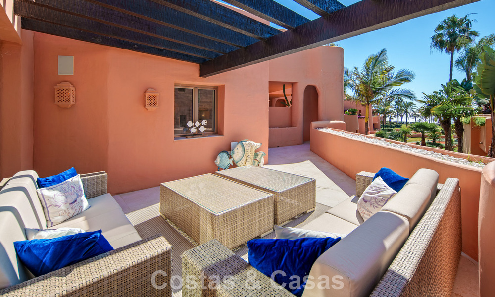 Superbe penthouse duplex à vendre dans une résidence en bord de mer à Los Monteros, Marbella Est 803218