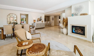 Superbe penthouse duplex à vendre dans une résidence en bord de mer à Los Monteros, Marbella Est 803221 