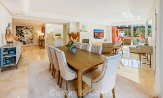 Superbe penthouse duplex à vendre dans une résidence en bord de mer à Los Monteros, Marbella Est 803222 