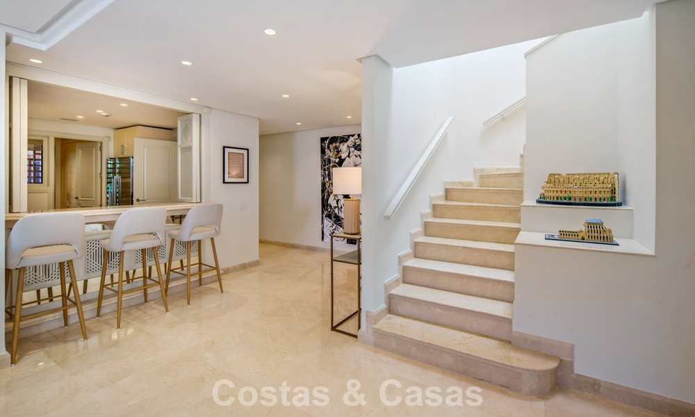 Superbe penthouse duplex à vendre dans une résidence en bord de mer à Los Monteros, Marbella Est 803223