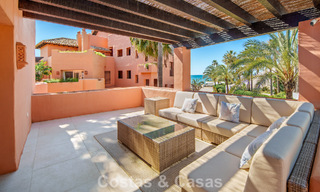 Superbe penthouse duplex à vendre dans une résidence en bord de mer à Los Monteros, Marbella Est 803226 