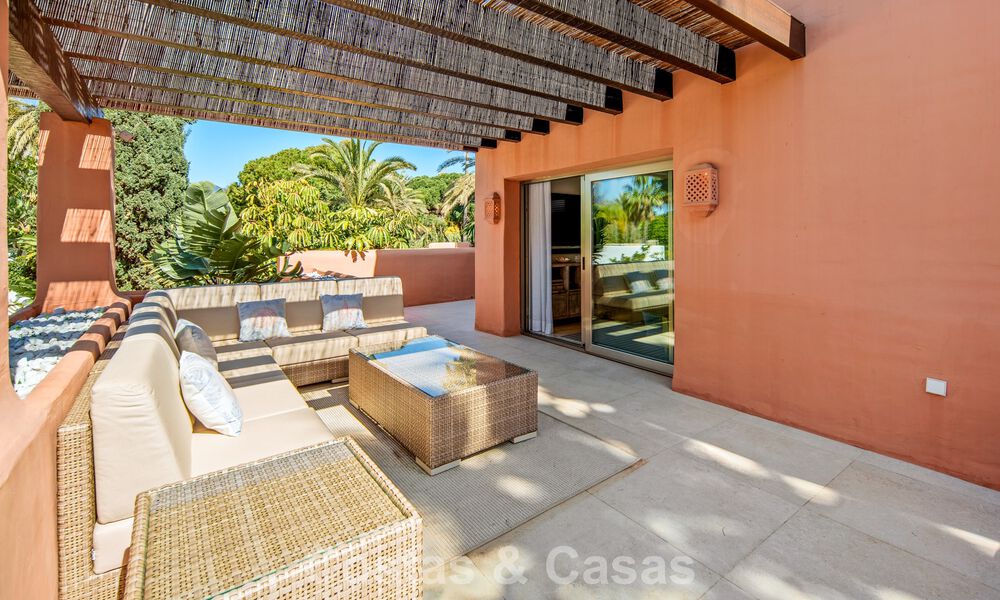 Superbe penthouse duplex à vendre dans une résidence en bord de mer à Los Monteros, Marbella Est 803227