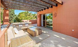 Superbe penthouse duplex à vendre dans une résidence en bord de mer à Los Monteros, Marbella Est 803227 