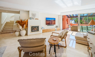 Superbe penthouse duplex à vendre dans une résidence en bord de mer à Los Monteros, Marbella Est 803228 
