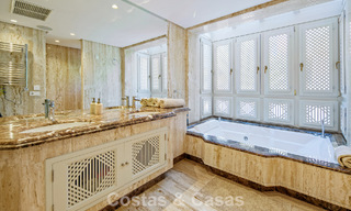 Superbe penthouse duplex à vendre dans une résidence en bord de mer à Los Monteros, Marbella Est 803229 
