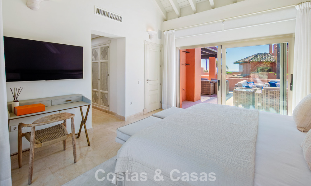 Superbe penthouse duplex à vendre dans une résidence en bord de mer à Los Monteros, Marbella Est 803233