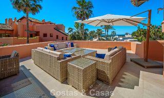 Superbe penthouse duplex à vendre dans une résidence en bord de mer à Los Monteros, Marbella Est 803234 