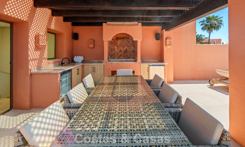 Superbe penthouse duplex à vendre dans une résidence en bord de mer à Los Monteros, Marbella Est 803235