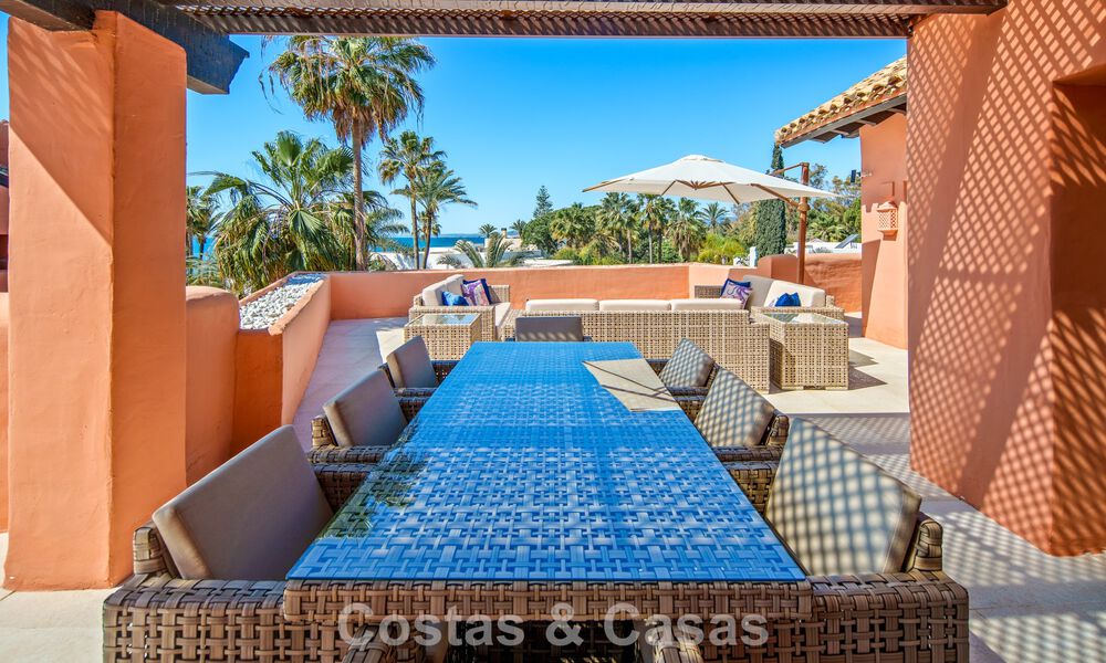 Superbe penthouse duplex à vendre dans une résidence en bord de mer à Los Monteros, Marbella Est 803237