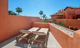Superbe penthouse duplex à vendre dans une résidence en bord de mer à Los Monteros, Marbella Est 803238 