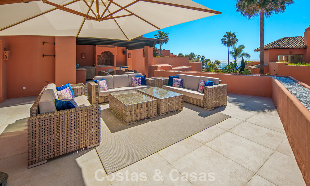 Superbe penthouse duplex à vendre dans une résidence en bord de mer à Los Monteros, Marbella Est 803240