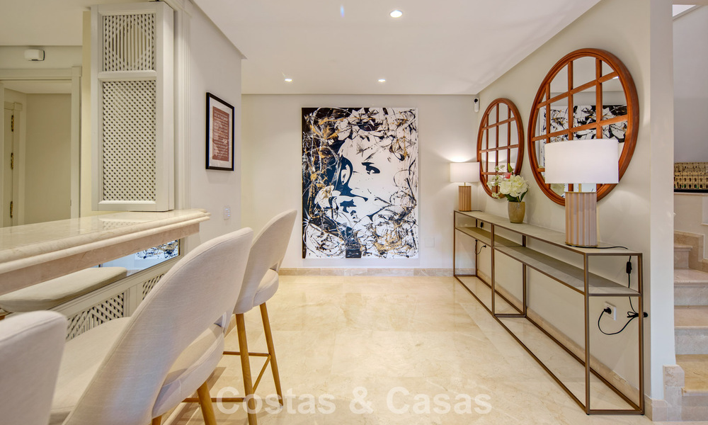 Superbe penthouse duplex à vendre dans une résidence en bord de mer à Los Monteros, Marbella Est 803241