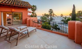 Superbe penthouse duplex à vendre dans une résidence en bord de mer à Los Monteros, Marbella Est 803242 