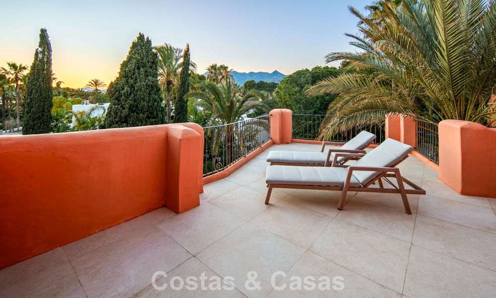 Superbe penthouse duplex à vendre dans une résidence en bord de mer à Los Monteros, Marbella Est 803243