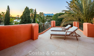 Superbe penthouse duplex à vendre dans une résidence en bord de mer à Los Monteros, Marbella Est 803243 
