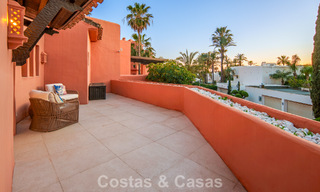 Superbe penthouse duplex à vendre dans une résidence en bord de mer à Los Monteros, Marbella Est 803246 
