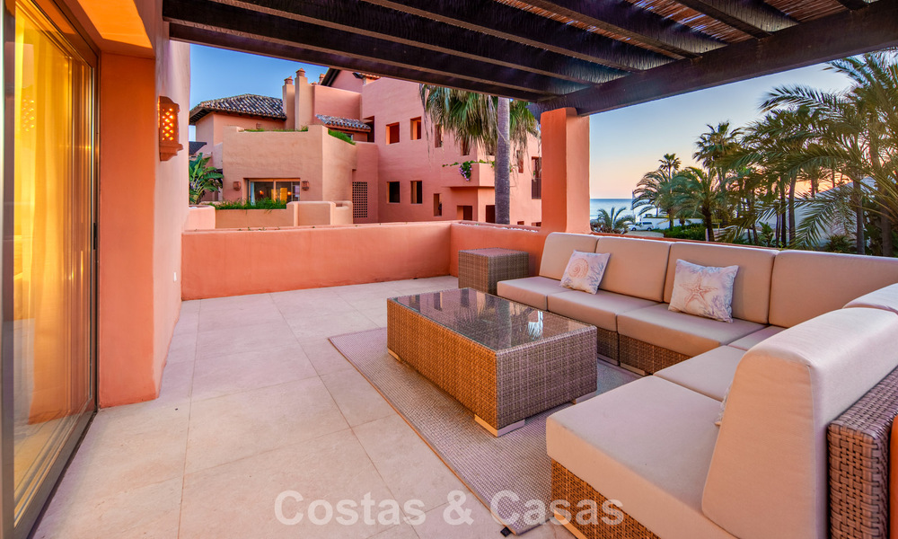 Superbe penthouse duplex à vendre dans une résidence en bord de mer à Los Monteros, Marbella Est 803247