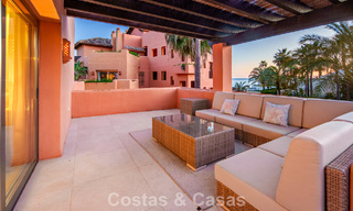 Superbe penthouse duplex à vendre dans une résidence en bord de mer à Los Monteros, Marbella Est 803247 