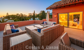 Superbe penthouse duplex à vendre dans une résidence en bord de mer à Los Monteros, Marbella Est 803249 