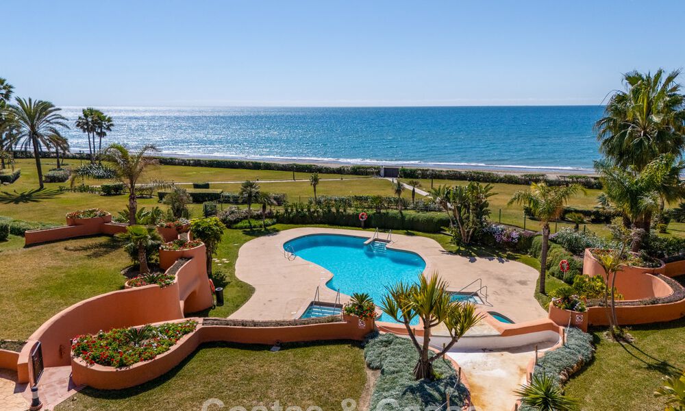Superbe penthouse duplex à vendre dans une résidence en bord de mer à Los Monteros, Marbella Est 803251