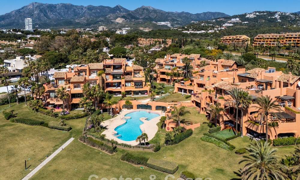 Superbe penthouse duplex à vendre dans une résidence en bord de mer à Los Monteros, Marbella Est 803252
