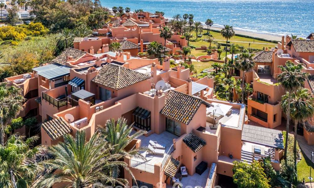 Superbe penthouse duplex à vendre dans une résidence en bord de mer à Los Monteros, Marbella Est 803256