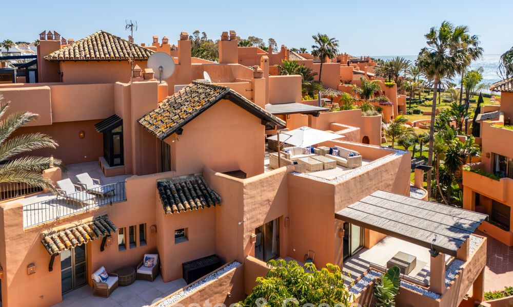 Superbe penthouse duplex à vendre dans une résidence en bord de mer à Los Monteros, Marbella Est 803258