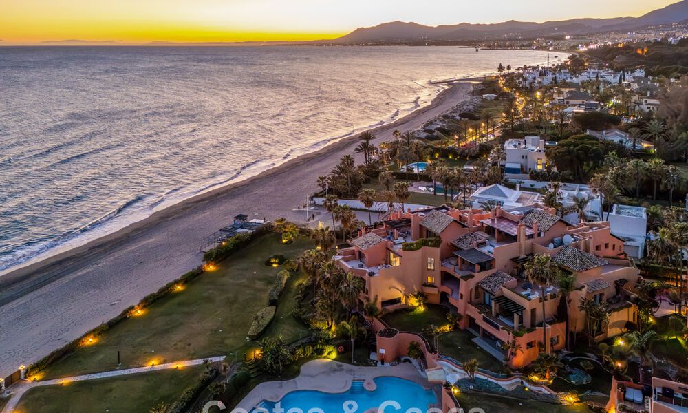 Superbe penthouse duplex à vendre dans une résidence en bord de mer à Los Monteros, Marbella Est 803259