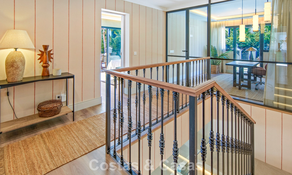 Villa méditerranéenne de luxe à vendre, en première ligne de golf, dans une prestigieuse résidence à Nueva Andalucía, Marbella 803275