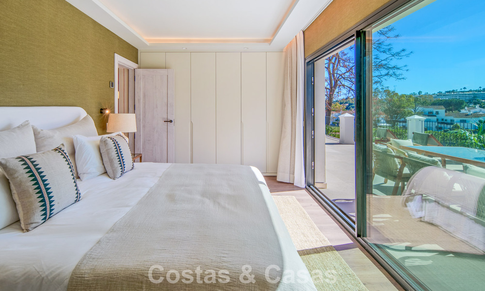 Villa méditerranéenne de luxe à vendre, en première ligne de golf, dans une prestigieuse résidence à Nueva Andalucía, Marbella 803279