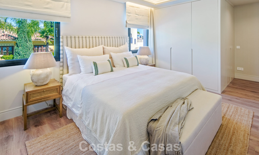 Villa méditerranéenne de luxe à vendre, en première ligne de golf, dans une prestigieuse résidence à Nueva Andalucía, Marbella 803285