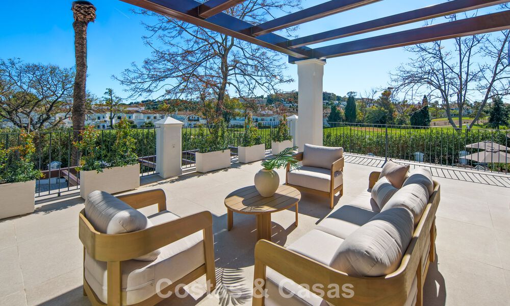 Villa méditerranéenne de luxe à vendre, en première ligne de golf, dans une prestigieuse résidence à Nueva Andalucía, Marbella 803292
