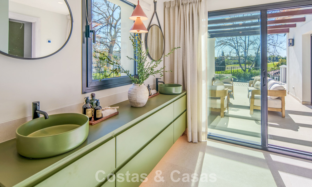Villa méditerranéenne de luxe à vendre, en première ligne de golf, dans une prestigieuse résidence à Nueva Andalucía, Marbella 803297