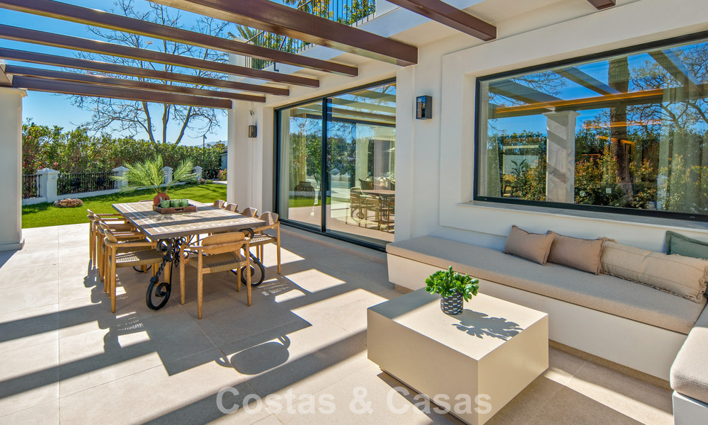 Villa méditerranéenne de luxe à vendre, en première ligne de golf, dans une prestigieuse résidence à Nueva Andalucía, Marbella 803327