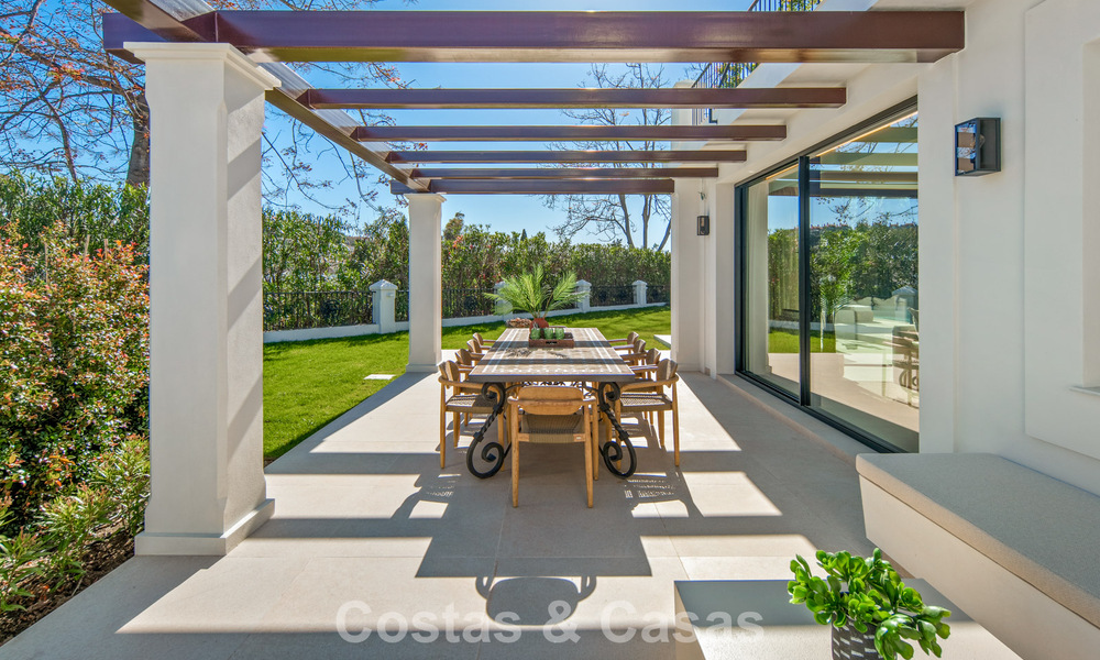Villa méditerranéenne de luxe à vendre, en première ligne de golf, dans une prestigieuse résidence à Nueva Andalucía, Marbella 803328