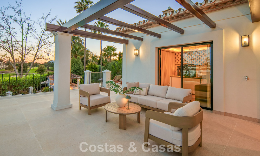 Villa méditerranéenne de luxe à vendre, en première ligne de golf, dans une prestigieuse résidence à Nueva Andalucía, Marbella 803340