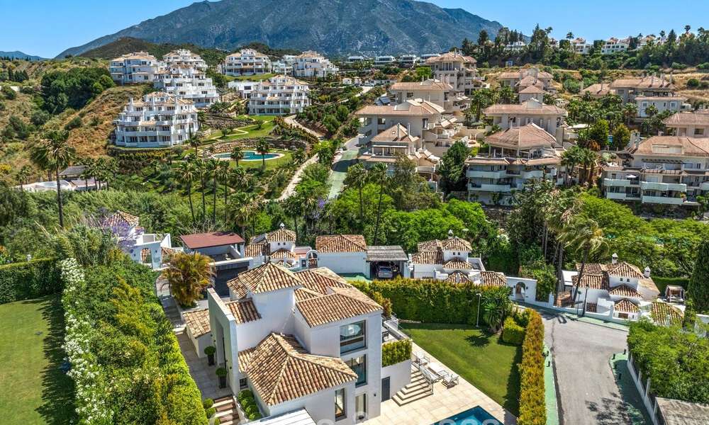 Élégante villa de luxe à l’architecture méditerranéenne à vendre dans la Vallée du Golf de Nueva Andalucía, Marbella 803404