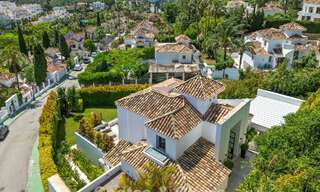 Élégante villa de luxe à l’architecture méditerranéenne à vendre dans la Vallée du Golf de Nueva Andalucía, Marbella 803405 