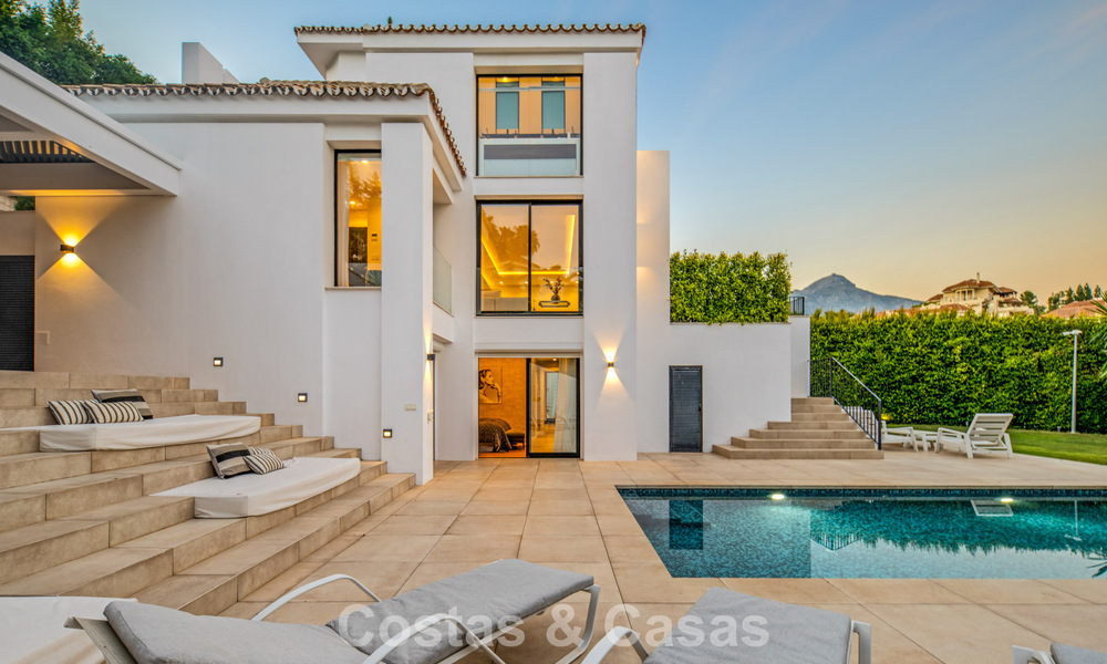 Élégante villa de luxe à l’architecture méditerranéenne à vendre dans la Vallée du Golf de Nueva Andalucía, Marbella 803408
