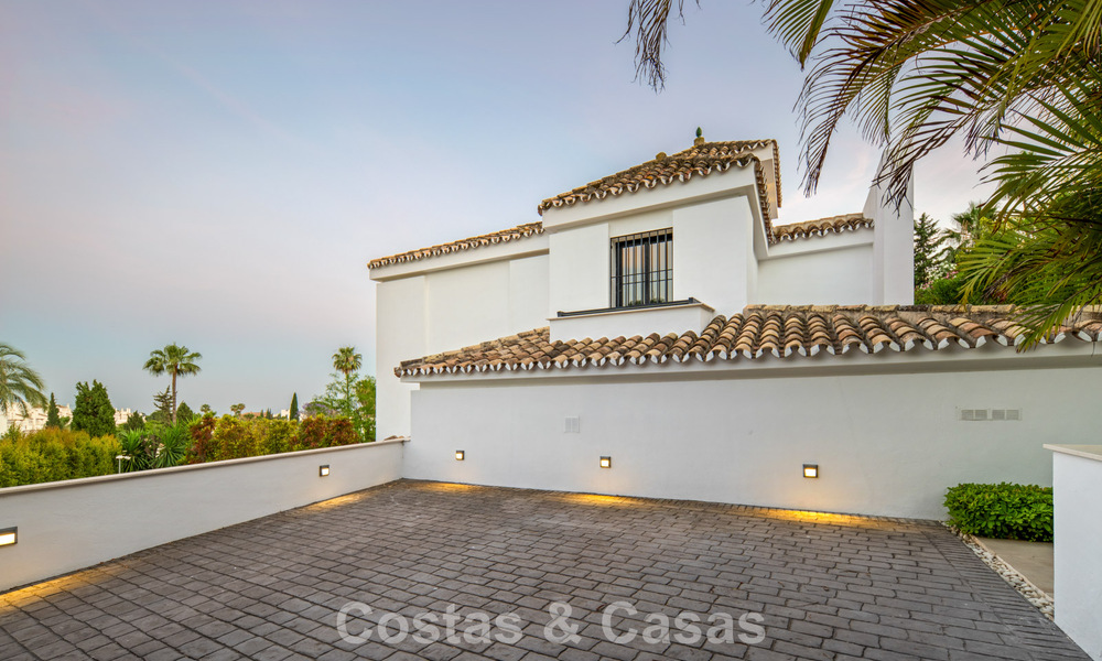 Élégante villa de luxe à l’architecture méditerranéenne à vendre dans la Vallée du Golf de Nueva Andalucía, Marbella 803410