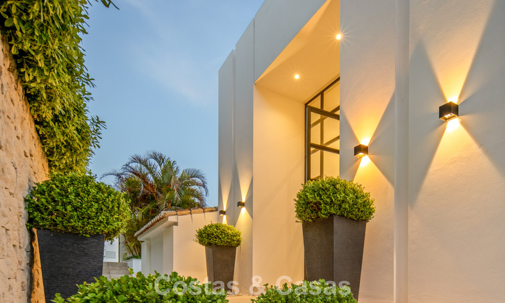 Élégante villa de luxe à l’architecture méditerranéenne à vendre dans la Vallée du Golf de Nueva Andalucía, Marbella 803416