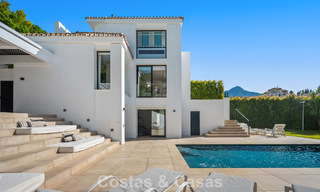 Élégante villa de luxe à l’architecture méditerranéenne à vendre dans la Vallée du Golf de Nueva Andalucía, Marbella 803421 