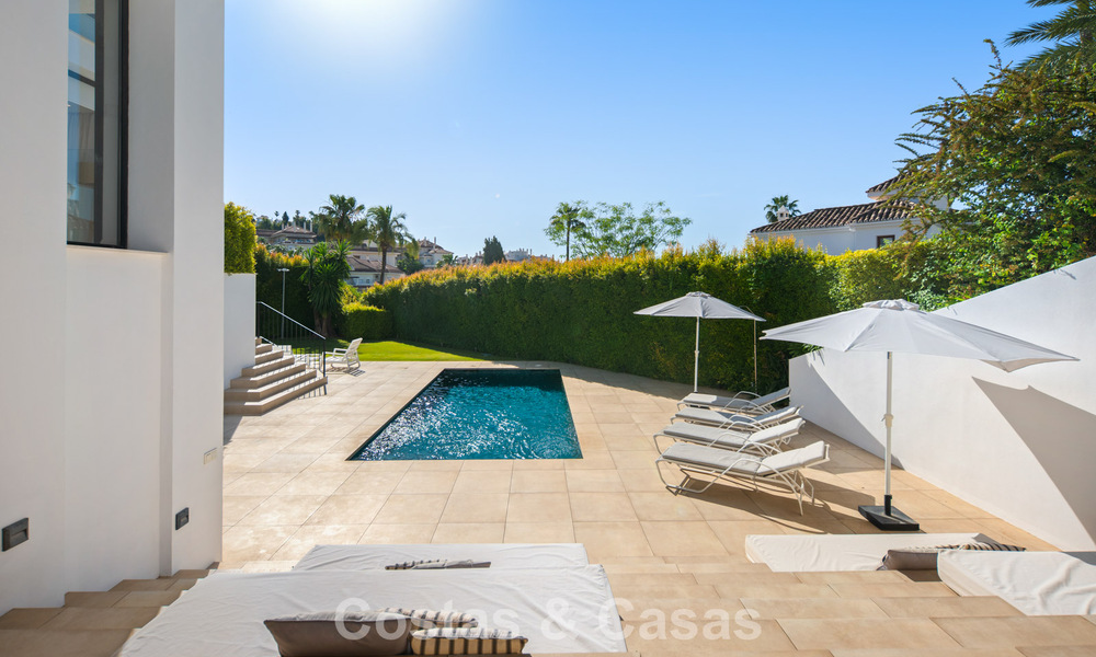 Élégante villa de luxe à l’architecture méditerranéenne à vendre dans la Vallée du Golf de Nueva Andalucía, Marbella 803423