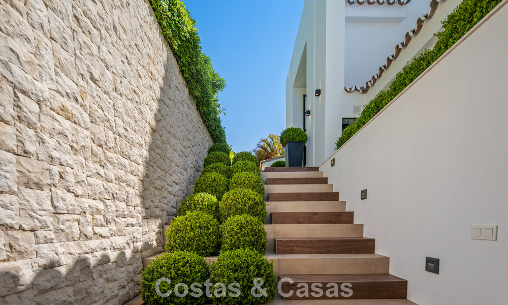 Élégante villa de luxe à l’architecture méditerranéenne à vendre dans la Vallée du Golf de Nueva Andalucía, Marbella 803429